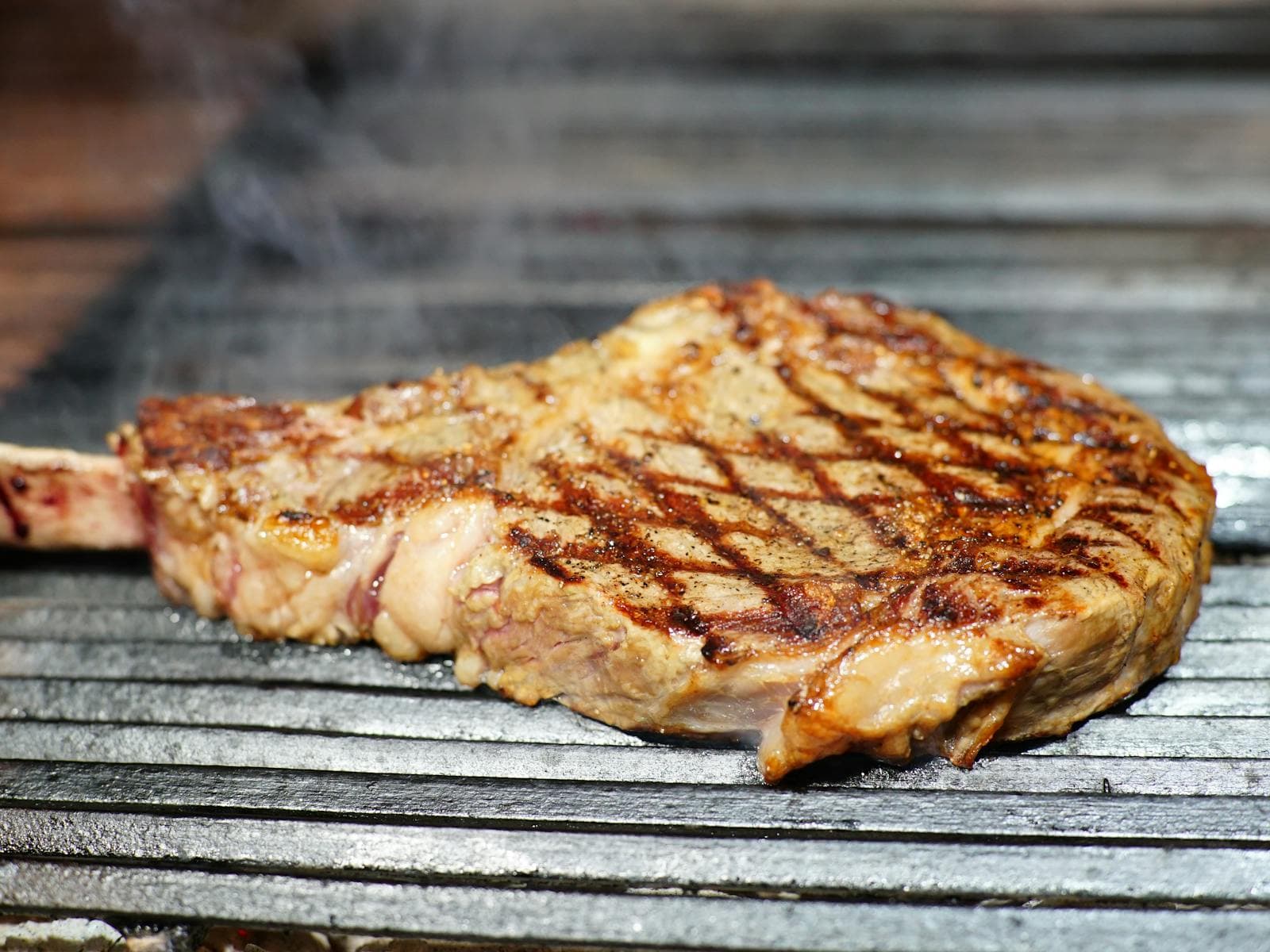 La côte de bœuf parfaite au barbecue