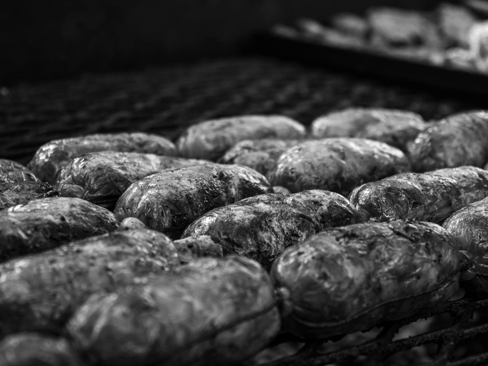 Saucisses et merguez grillées